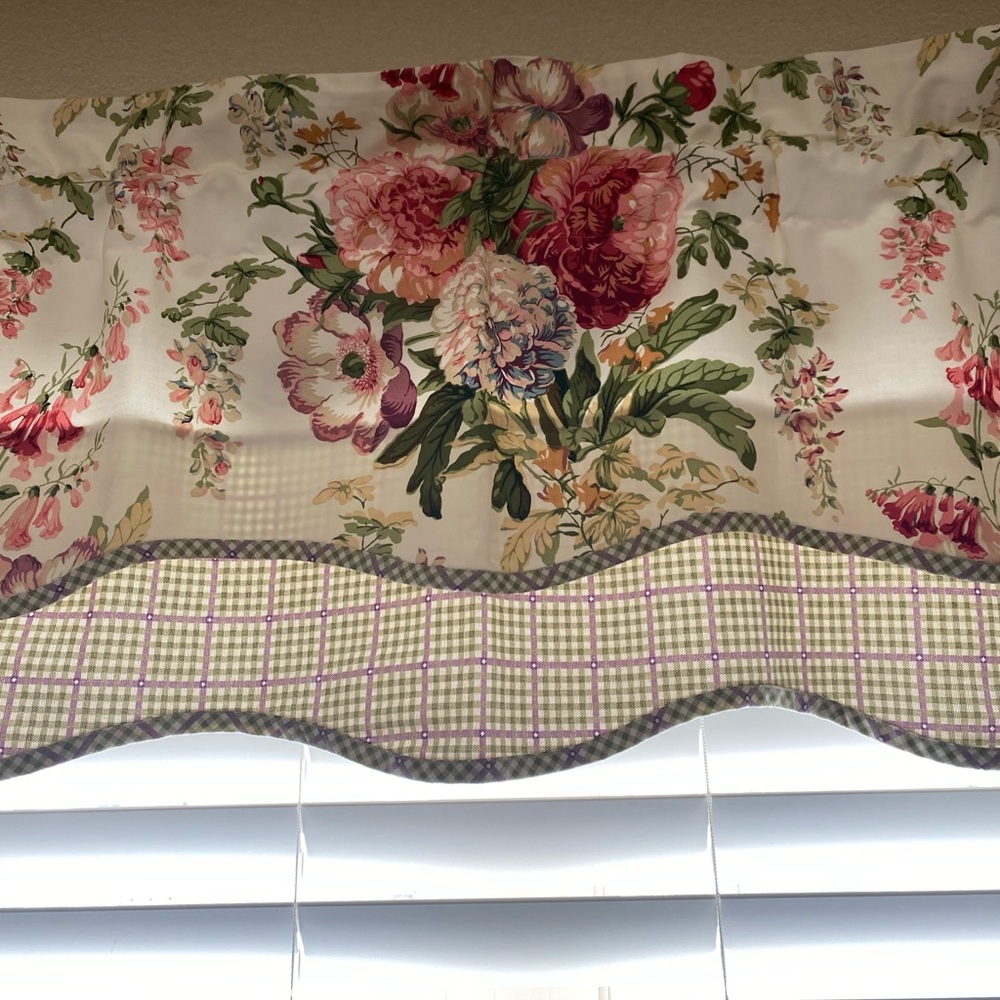Waverely window valance
